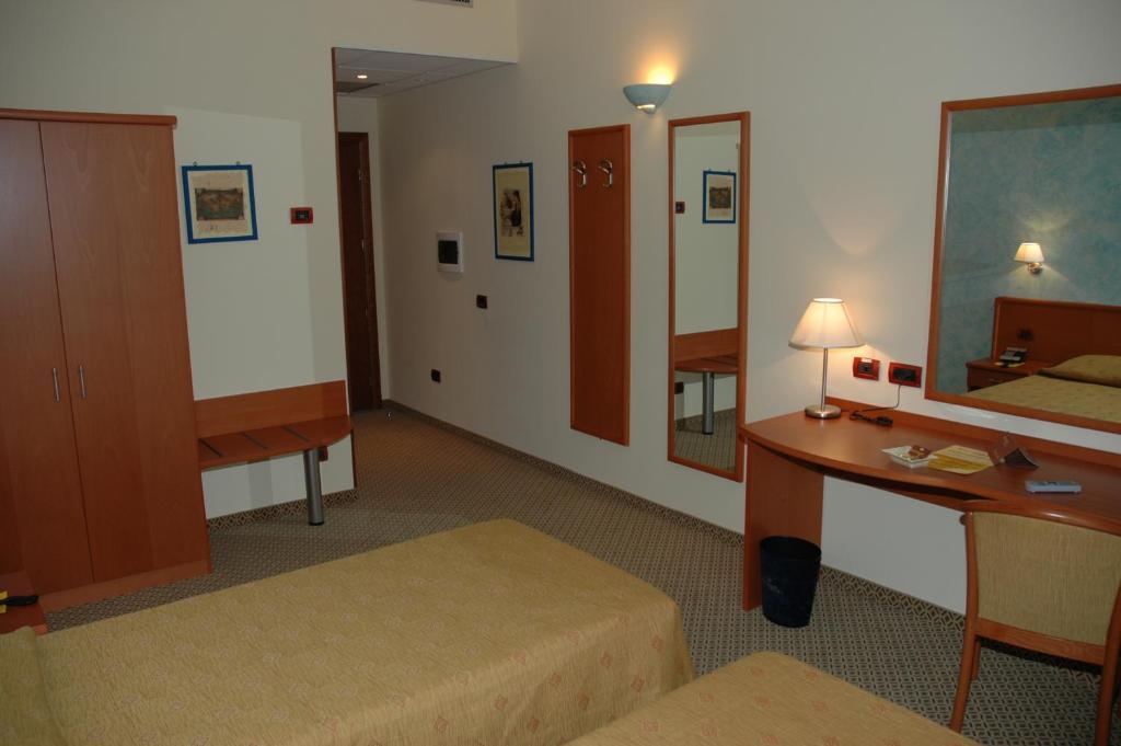 Hotel Brindor Poirino Oda fotoğraf