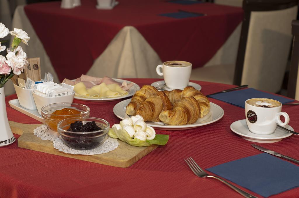 Hotel Brindor Poirino Dış mekan fotoğraf