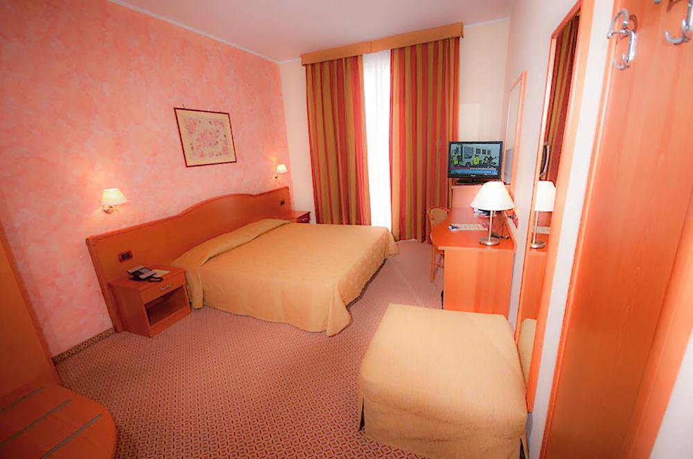 Hotel Brindor Poirino Dış mekan fotoğraf