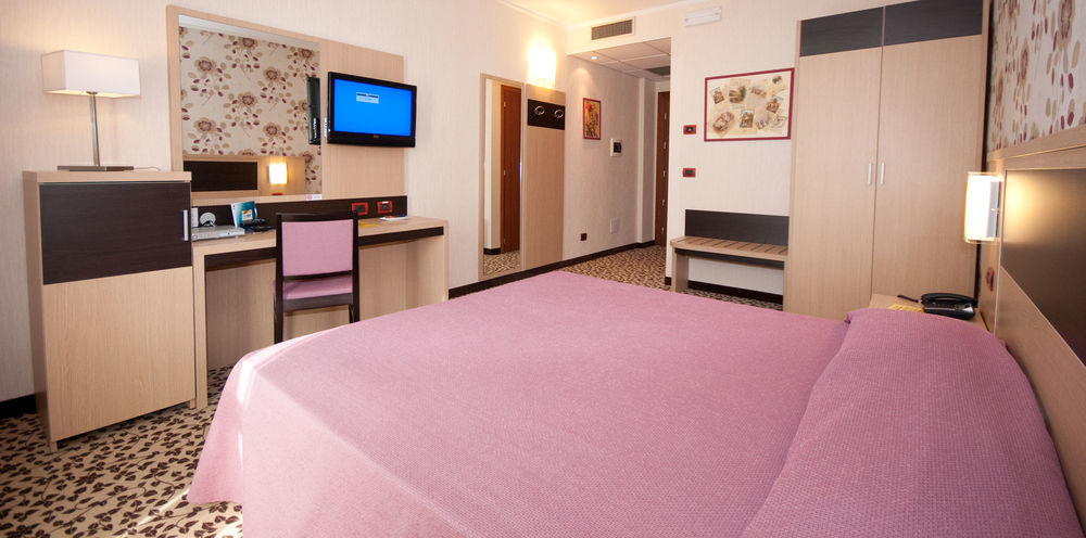 Hotel Brindor Poirino Dış mekan fotoğraf