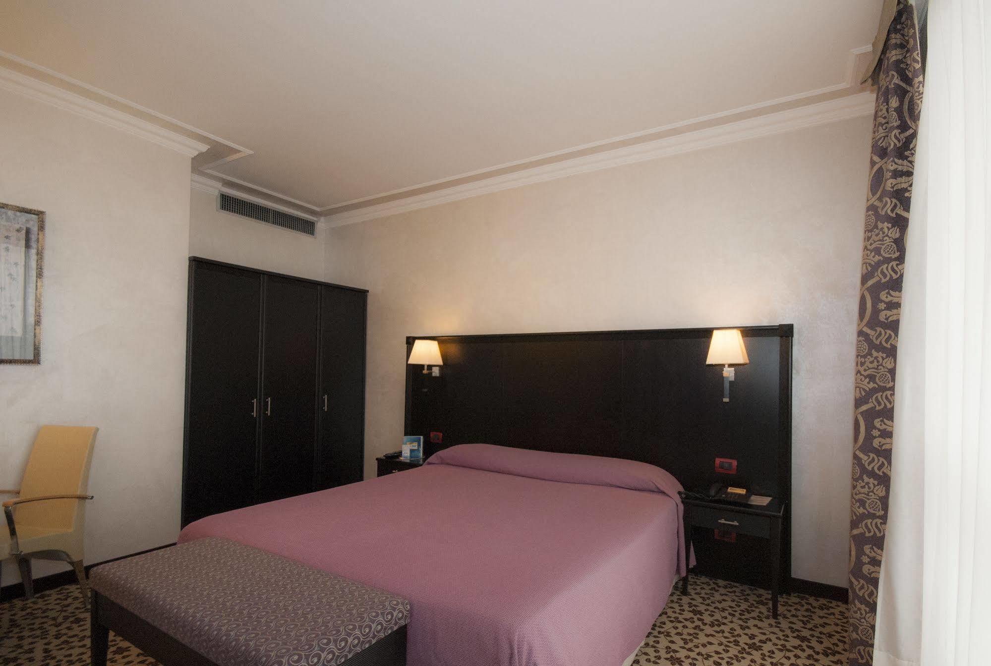 Hotel Brindor Poirino Dış mekan fotoğraf