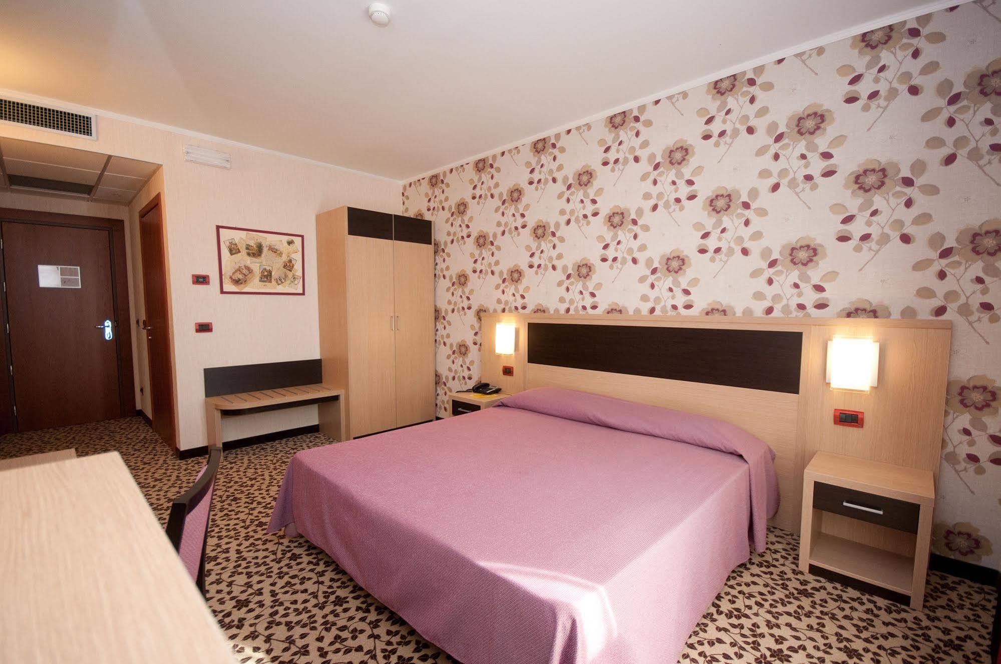 Hotel Brindor Poirino Dış mekan fotoğraf