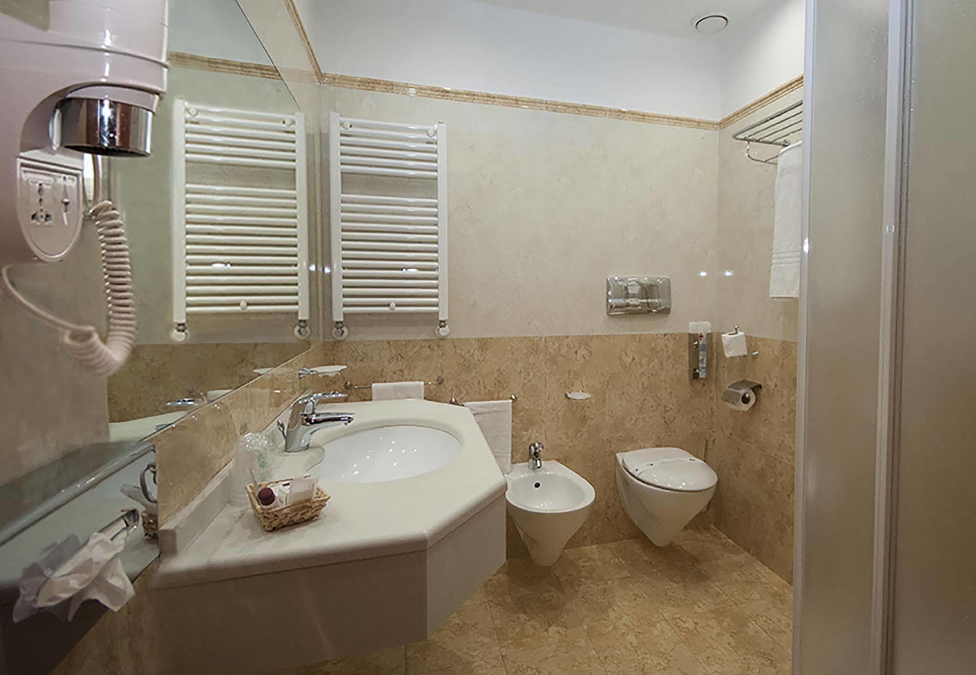 Hotel Brindor Poirino Dış mekan fotoğraf