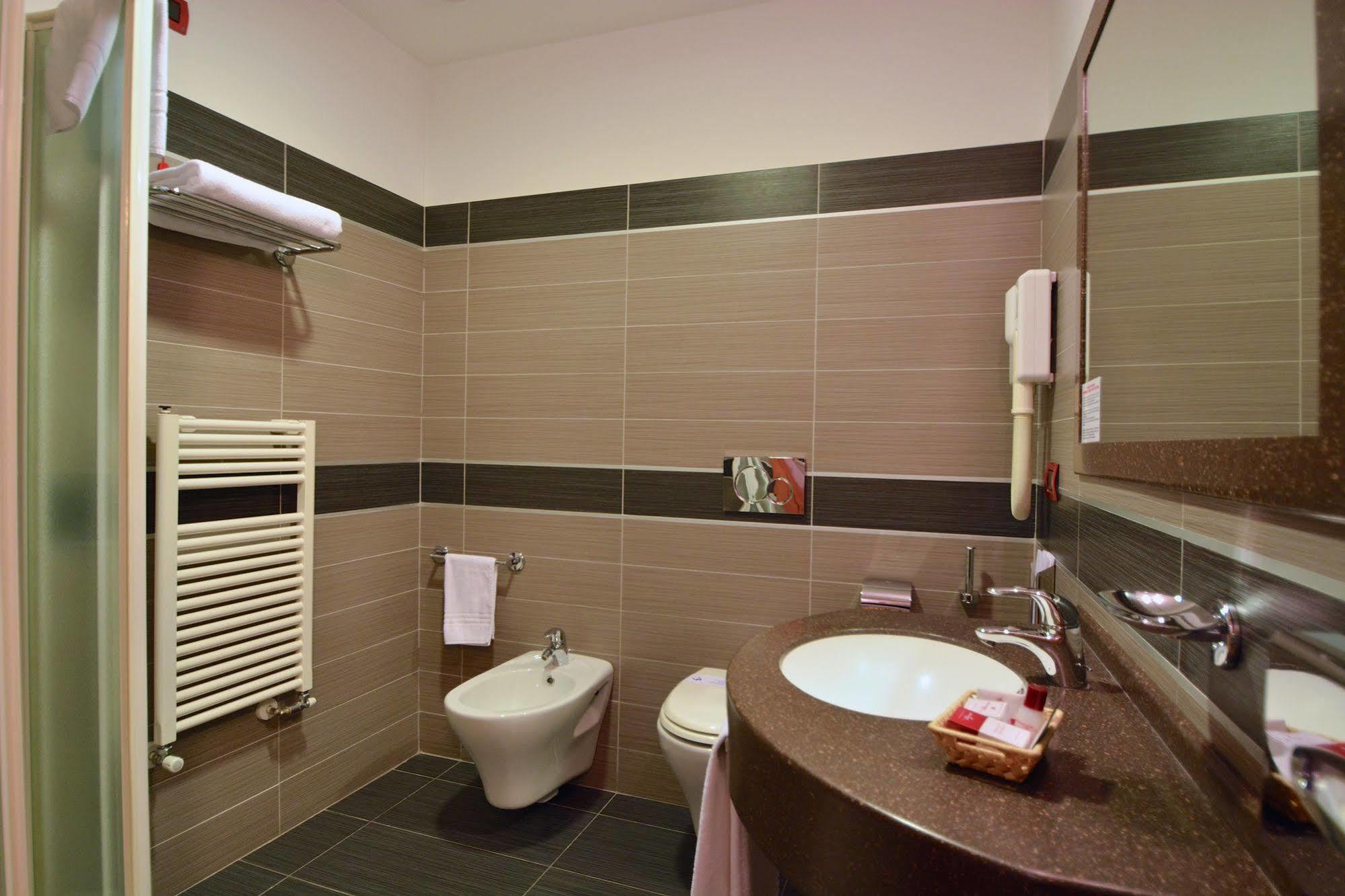 Hotel Brindor Poirino Dış mekan fotoğraf