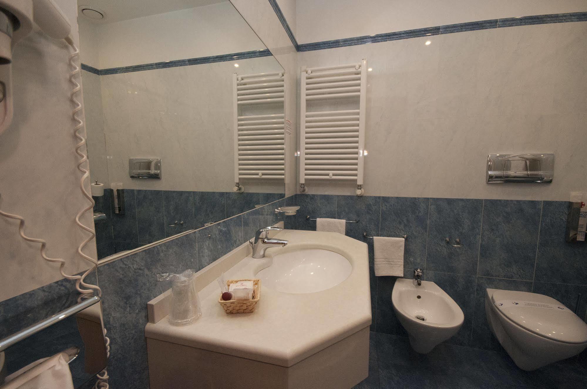 Hotel Brindor Poirino Dış mekan fotoğraf