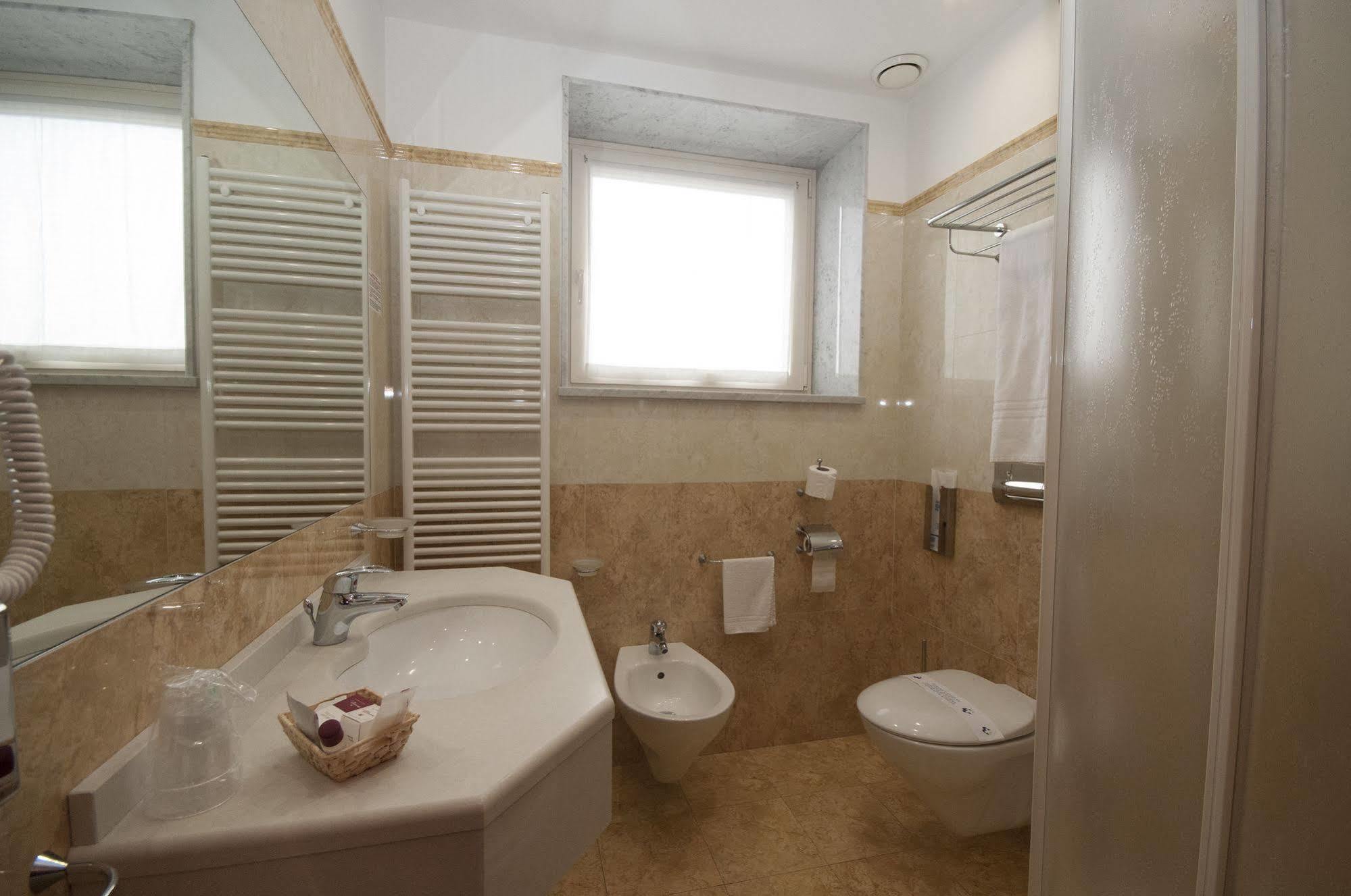 Hotel Brindor Poirino Dış mekan fotoğraf