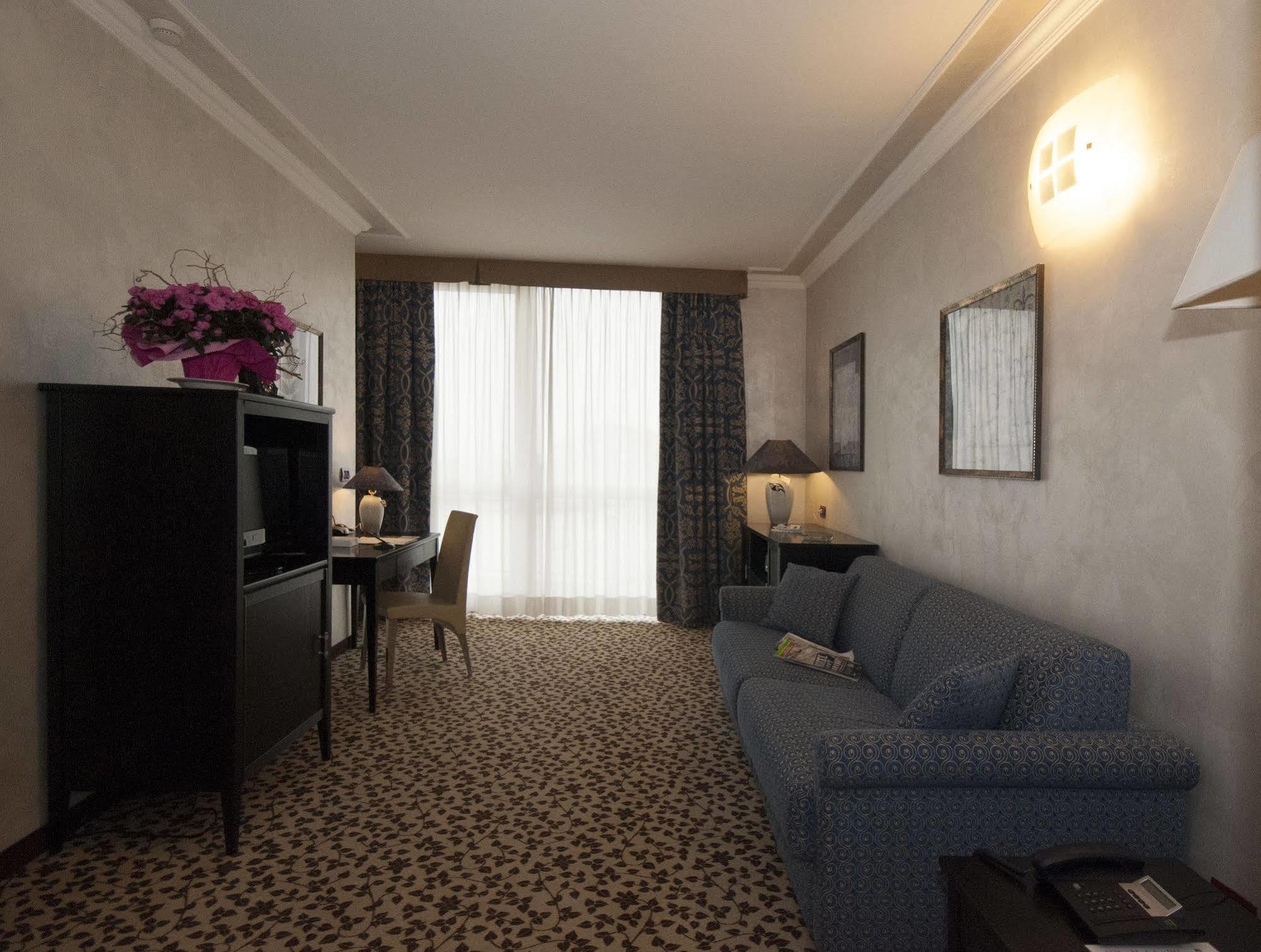 Hotel Brindor Poirino Dış mekan fotoğraf