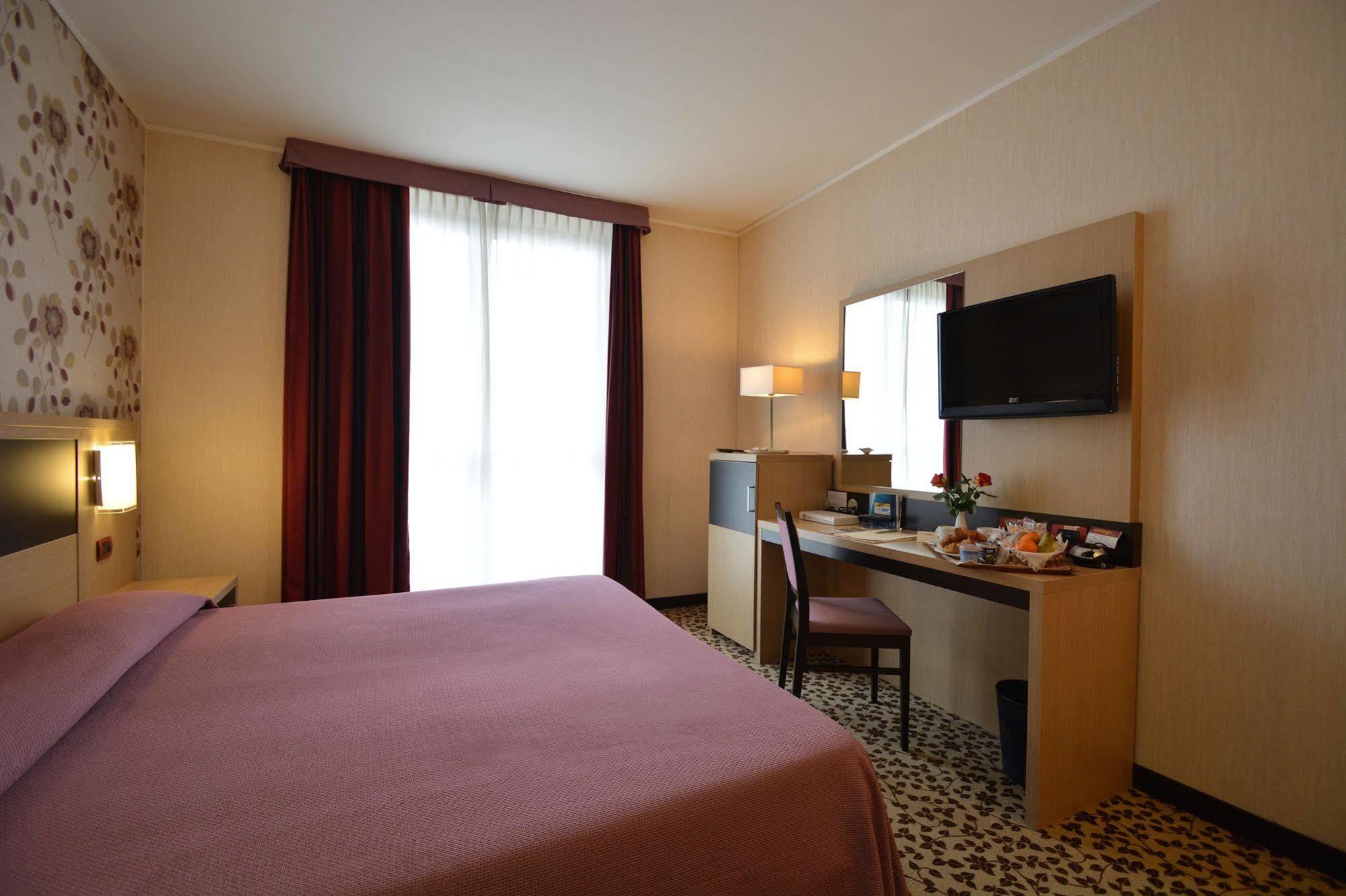 Hotel Brindor Poirino Dış mekan fotoğraf