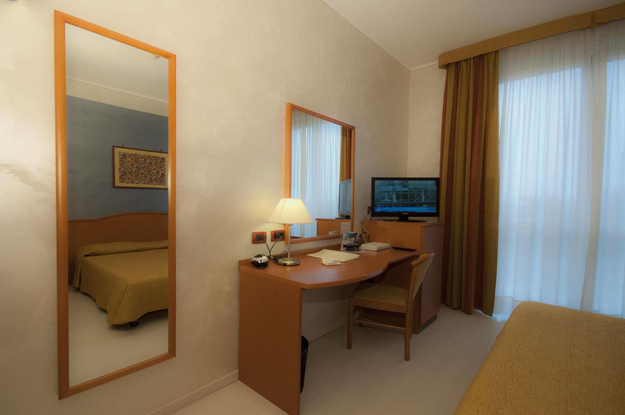 Hotel Brindor Poirino Dış mekan fotoğraf