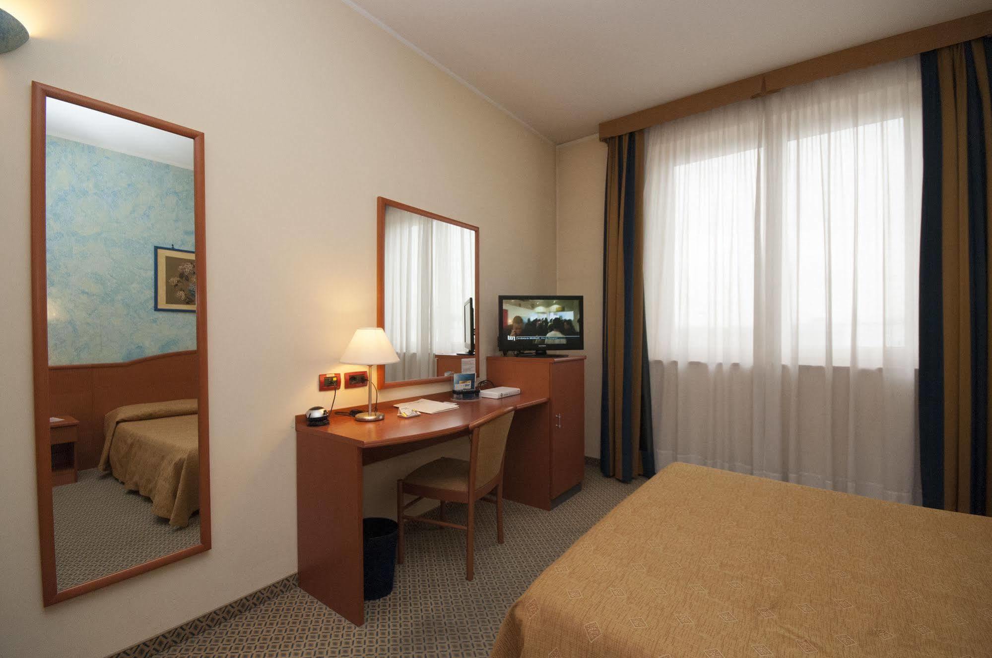 Hotel Brindor Poirino Dış mekan fotoğraf