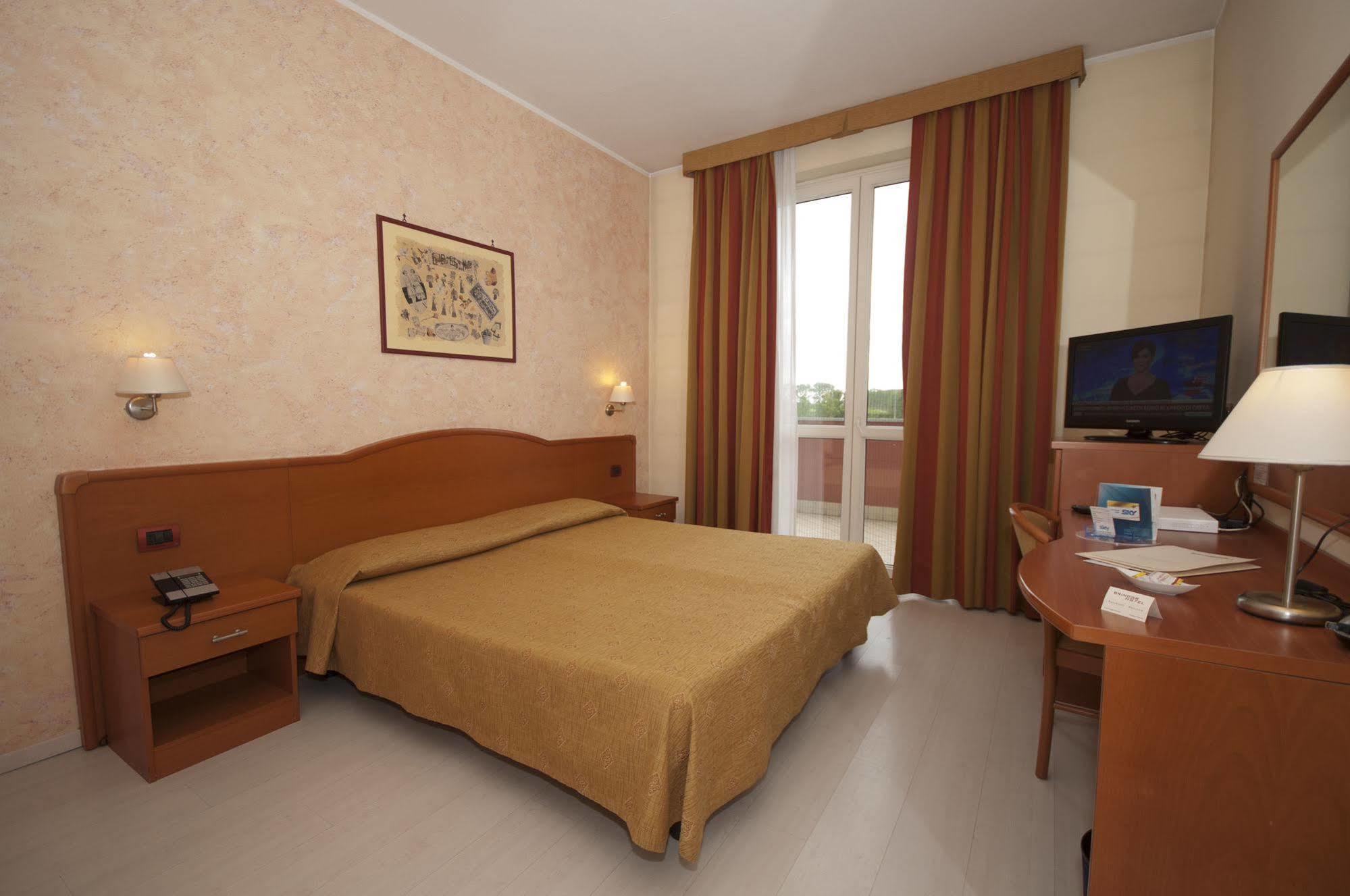Hotel Brindor Poirino Dış mekan fotoğraf